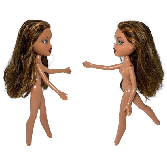 Bratz Yasmin Strut It 2002 First Edition Blue Eyes Deep Red Lips Nude Doll Only - Picture 3 of 12